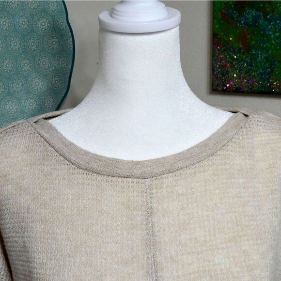 NWOT! Lightweight Knit Top - Picture 6 of 14